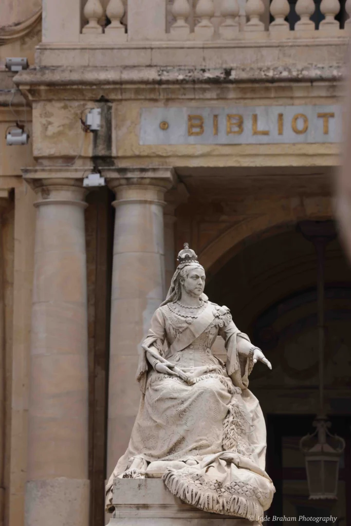 There is an ornate statue of Queen Victoria in Valletta's main street.